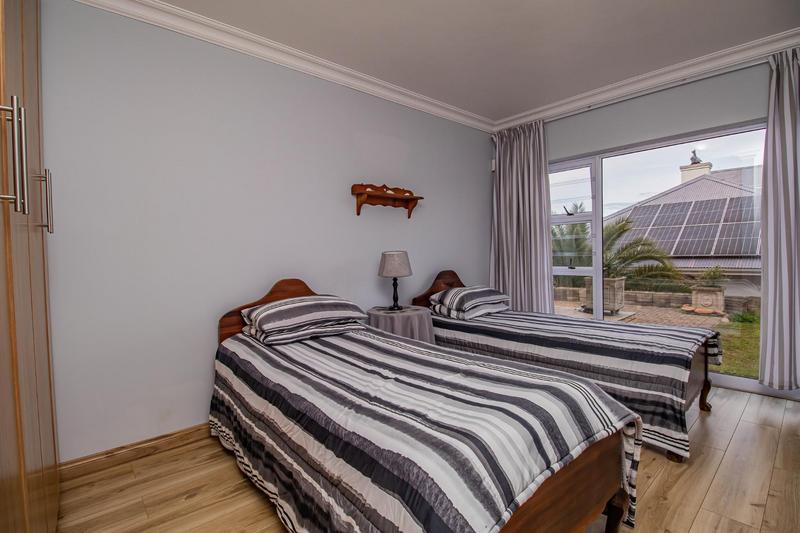 9 Bedroom Property for Sale in Outeniqua Strand Western Cape